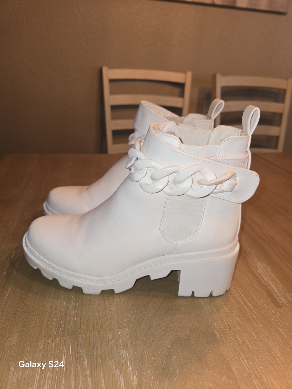 White Chunky Steve Madden Ankle Boots with Chain Detail Womens 8